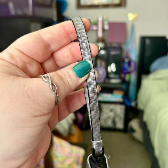 Marc by Marc Jacobs Wristlet Zip Wallet RARE Quilted Metallic Gray Silver - Picture 3 of 10